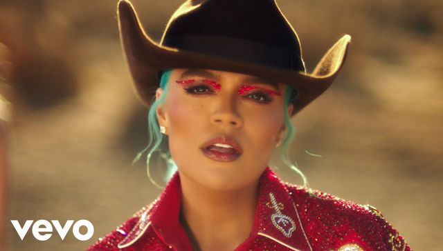 Le ponen la canción