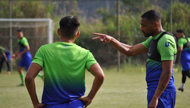 En tres colores