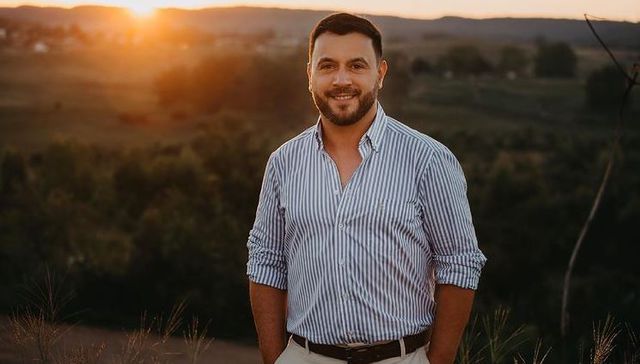 Le dispara al corazón