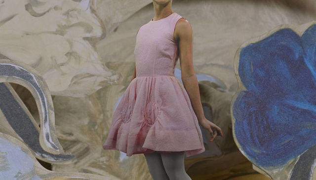 Simone Rocha y H&M celebran su colaboración con una experiencia de realidad aumentada