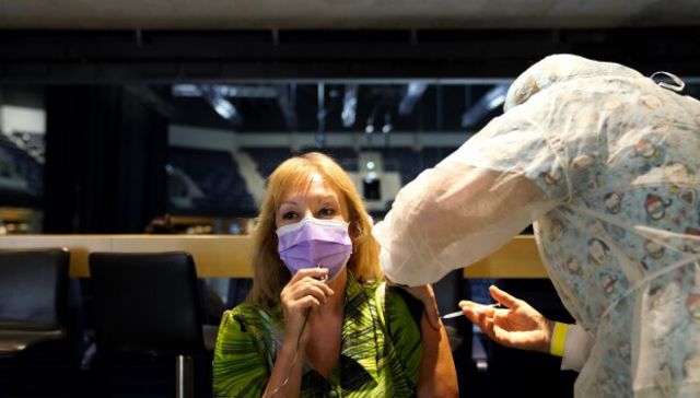 Vacunada y encerrada