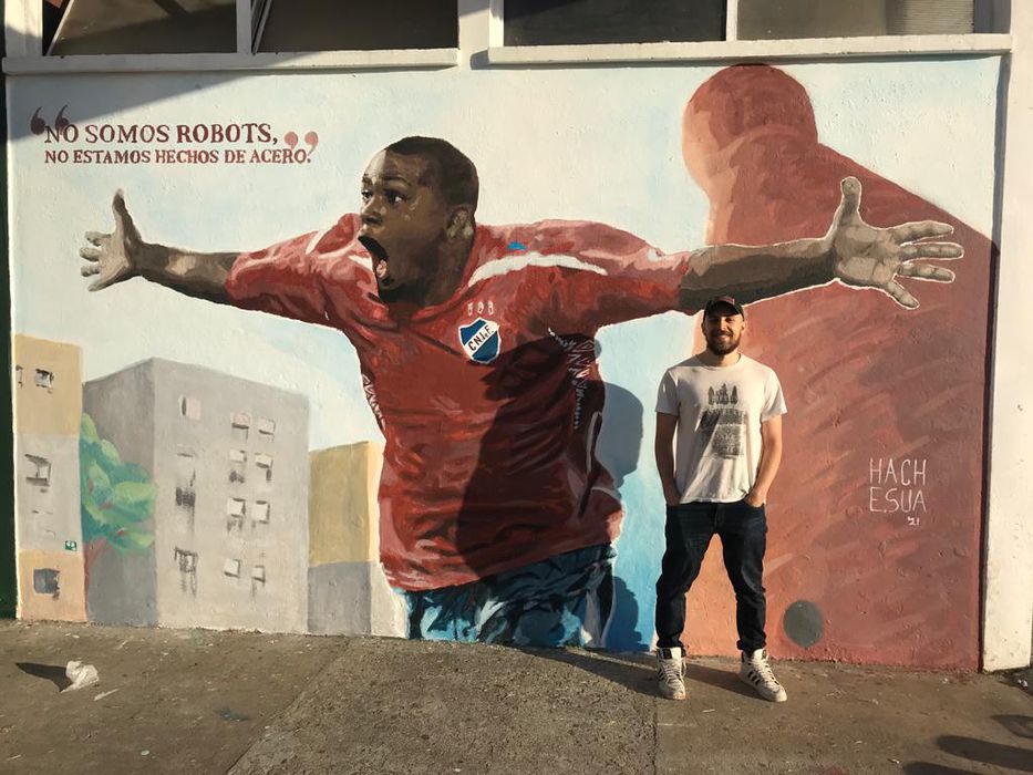 La historia del mural del Morro García en el Complejo América, abrazando a los suyos