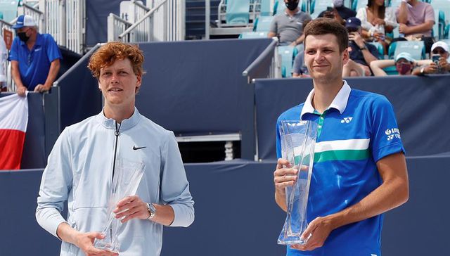 Suben más que el dólar