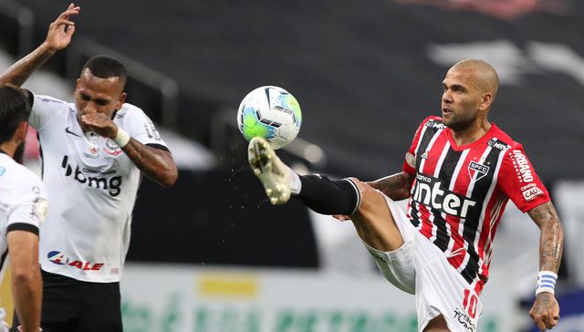 Con todos sus aprontes