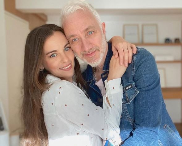 Con un pan bajo el brazo