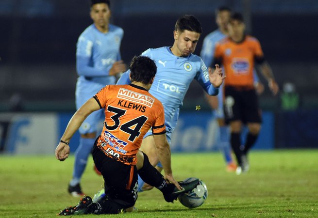 DSportsUY on X: ¡VICTORIA DEL CERVECERO! 🔚 ➡️ Racing derrotó 1️⃣-0️⃣ a Montevideo  City Torque en el primer partido de la décima fecha del torneo Clausura.  🟩⬜️ A. Alaniz 71'. 📸 @CampeonatoAUF