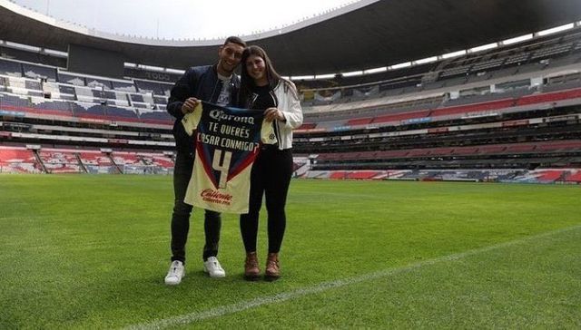 Aplauso, anillo y beso