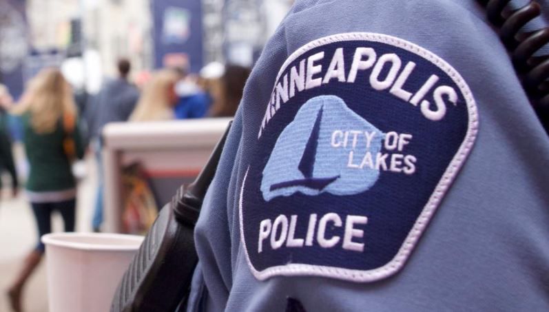 En un lugar tras otro