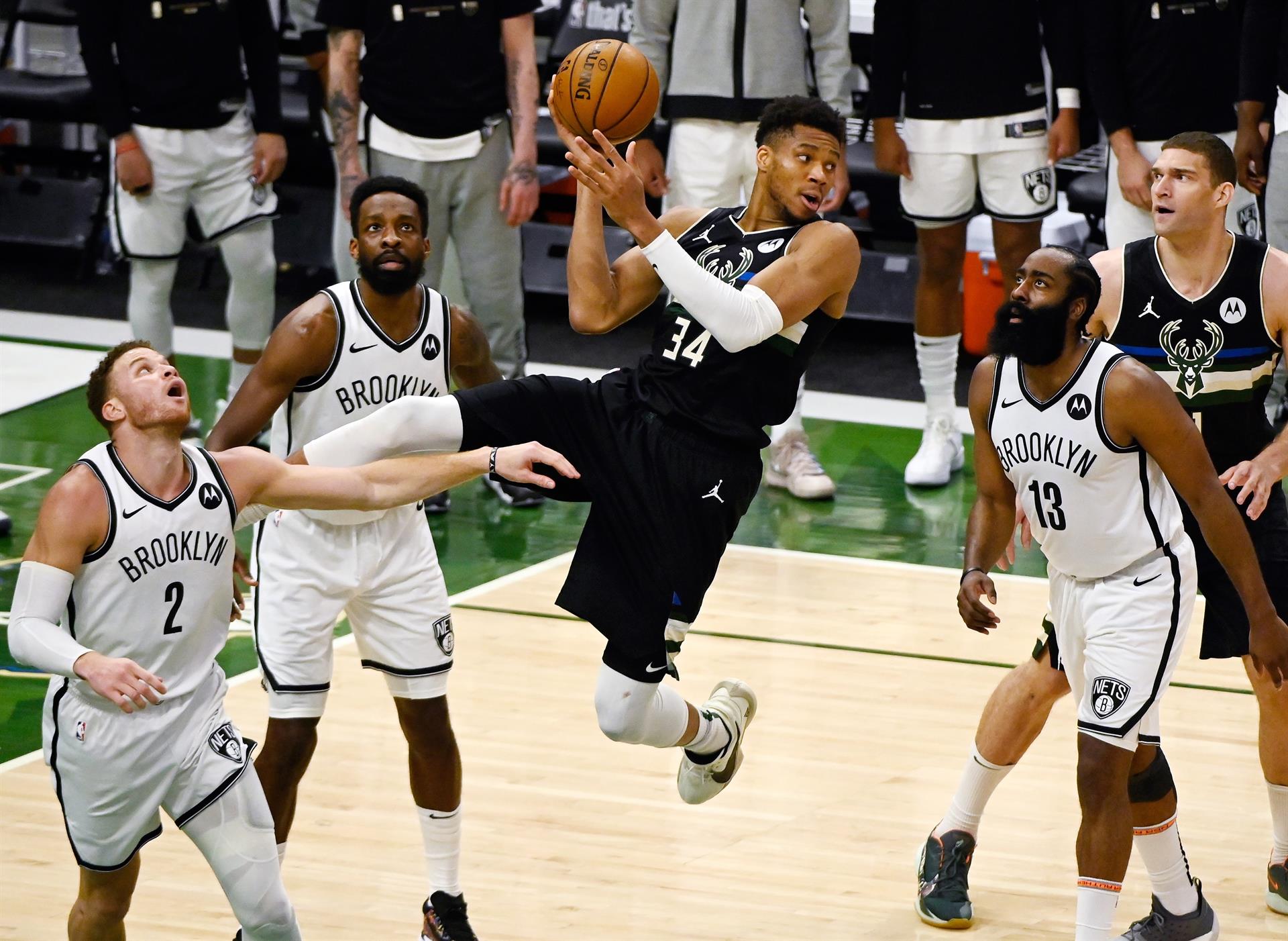 NBA Milwaukee Bucks Venci A Brooklyn Nets Y Forz Una S ptima