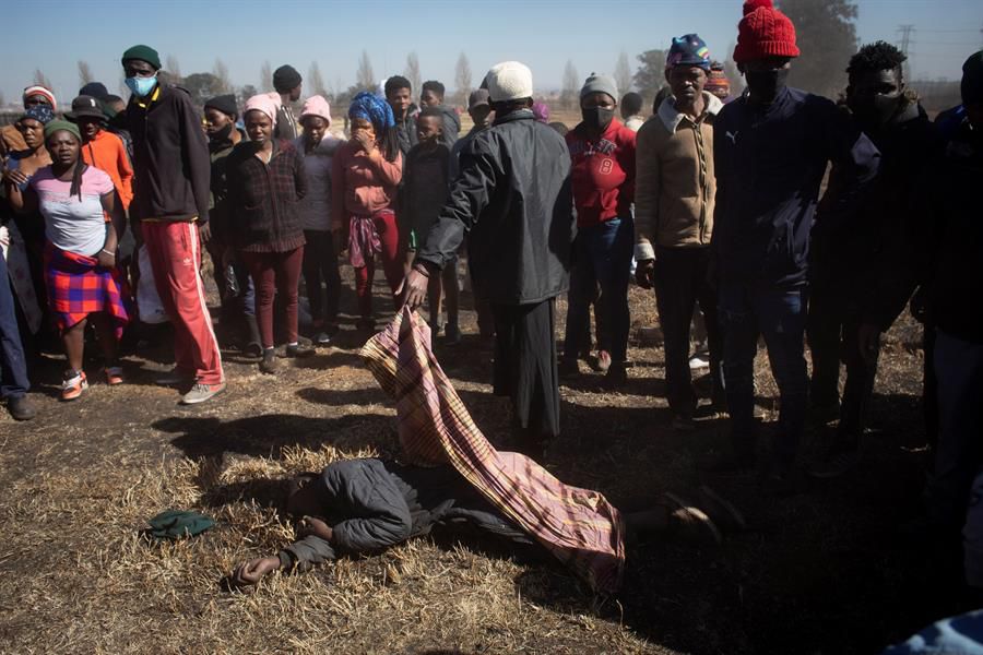 Sudáfrica busca restaurar el orden tras unos disturbios con más de 70 muertos