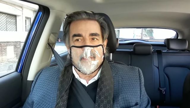 El hombre del megáfono