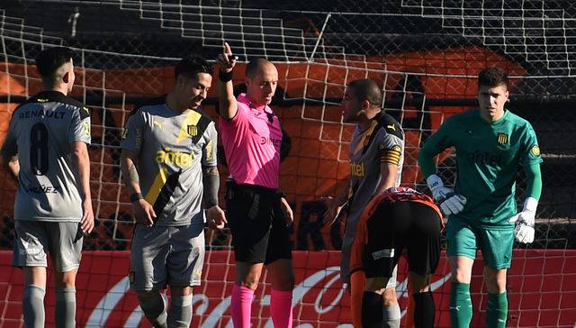 Amarilla por protestar