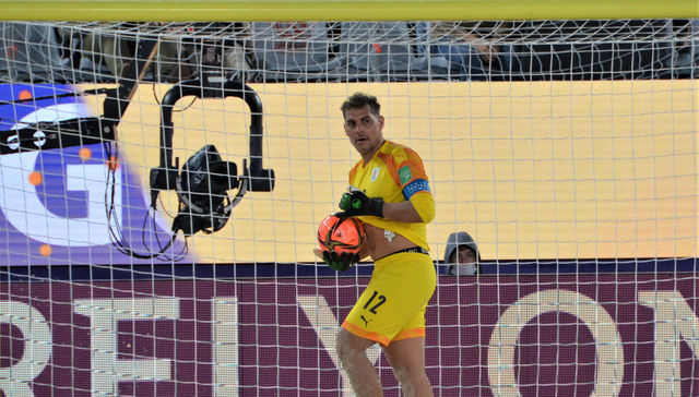 Un arquero que volantea