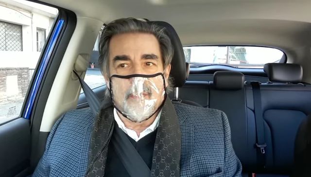 El hombre del megáfono