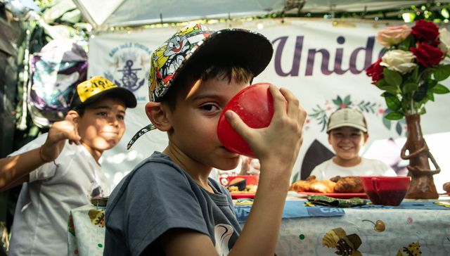 POR MÁS PLATOS DE COMIDA