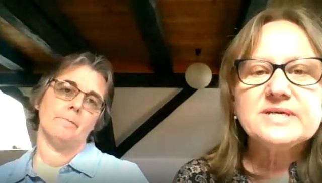 Con la bombilla en la valija