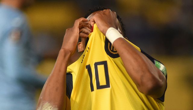 A darles más pelota