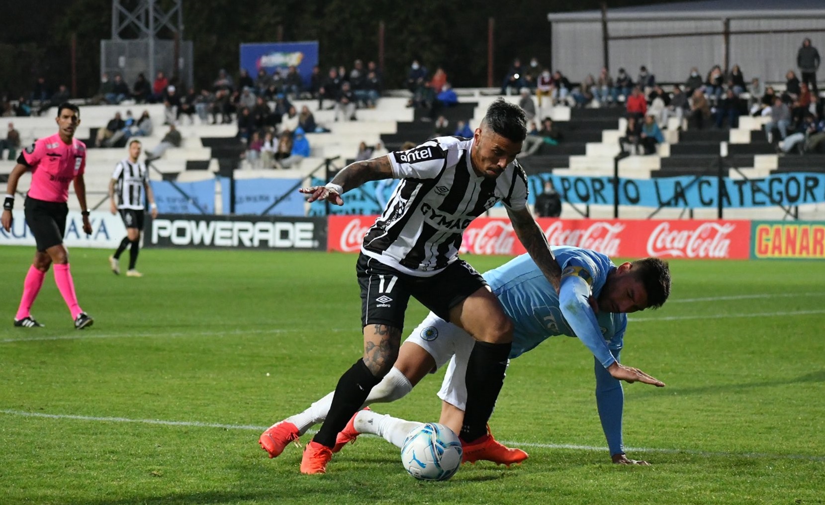 DSportsUY on X: ¡VICTORIA DEL CERVECERO! 🔚 ➡️ Racing derrotó 1️⃣-0️⃣ a Montevideo  City Torque en el primer partido de la décima fecha del torneo Clausura.  🟩⬜️ A. Alaniz 71'. 📸 @CampeonatoAUF