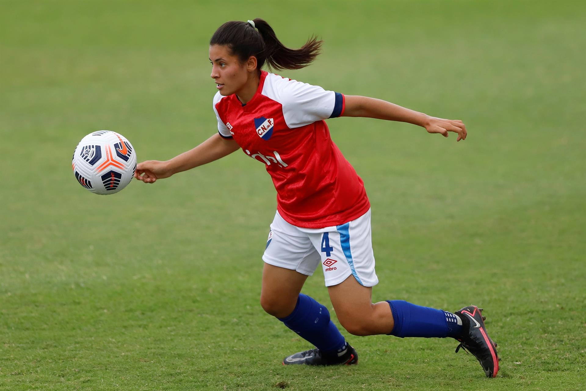 Fútbol femenino Nacional se juega la clasificación ante San Lorenzo
