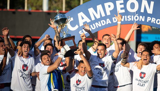 La copa en la vitrina