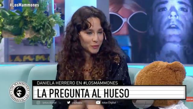 Solo tus canciones y algo más