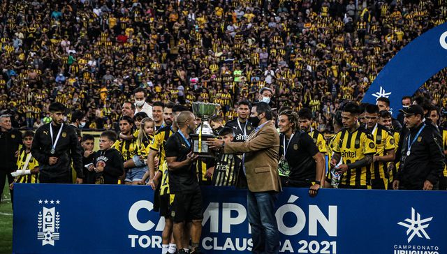 Peñarol se corona campeón del Apertura en Uruguay -  Móvil