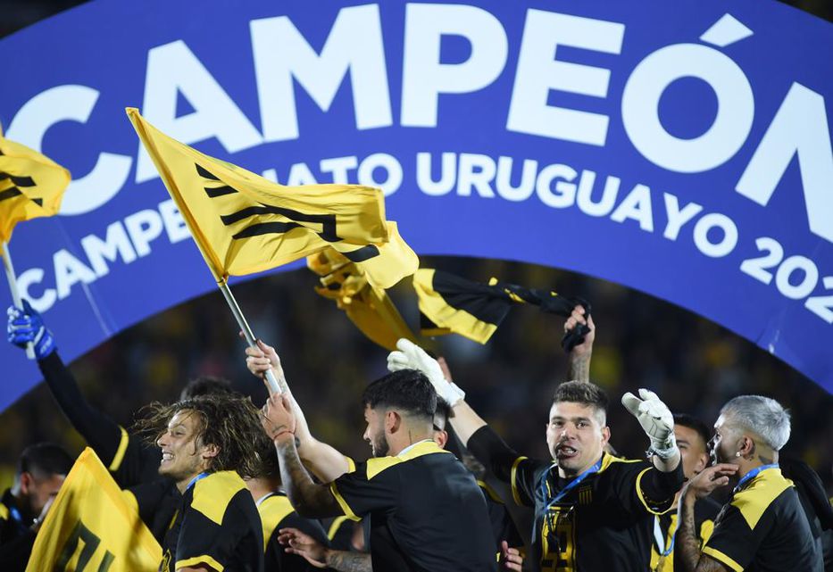 EQUIPOS DE PRIMERA DIVISION DEL FUTBOL URUGUAYO 2021 (PEÑAROL