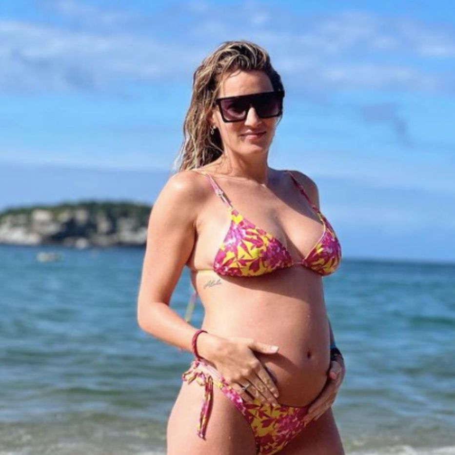 Mica Viciconte surfeó embarazada: 