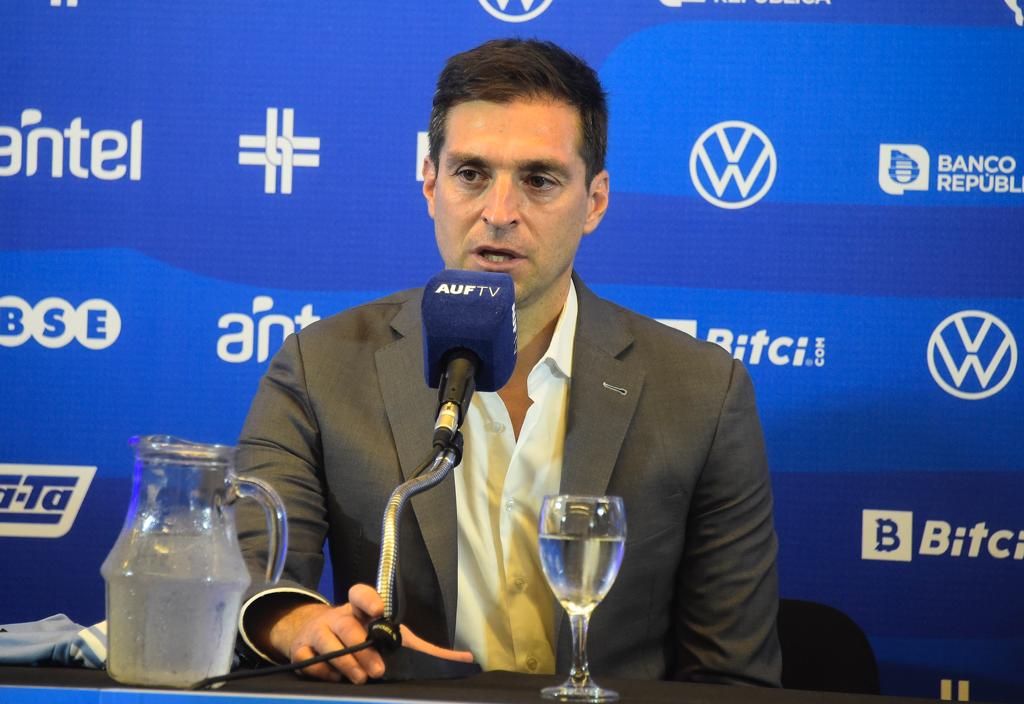 Diego Alonso fue presentado como técnico de Uruguay y reveló que