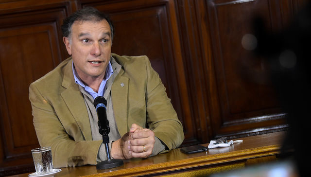 “Cavernícolas”, canta Arjona