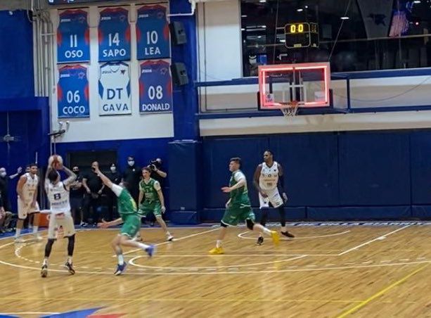 Con polémica incluida