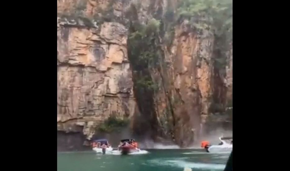 Suben a diez los muertos por caída de una pared rocosa sobre barcas en Brasil