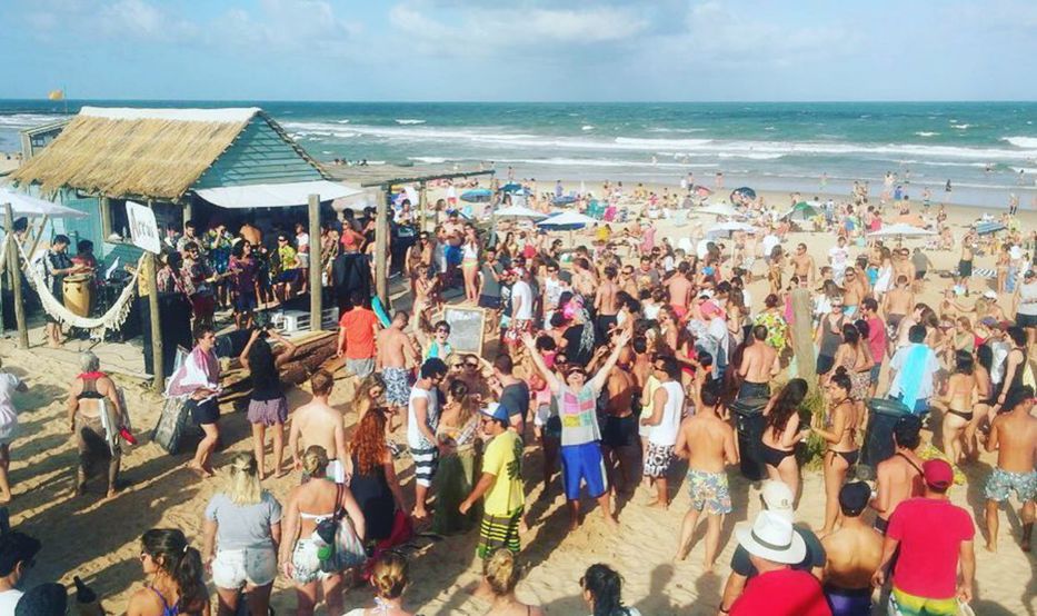 Arrai Beach Bar en playa el Rivero en Punta del Diablo, verano del 2016. Foto cedida a Montevideo Portal.