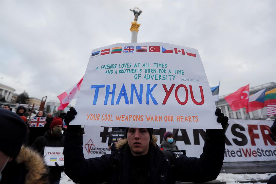 Cientos de ucranianos agradecen en Kiev el apoyo de Occidente
