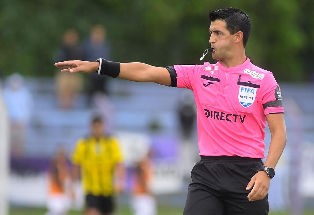 Los árbitros decidieron suspender el fútbol de este domingo y lunes en  Uruguay - ESPN