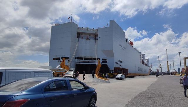 Un barco cargado de…