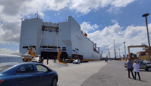 Un barco cargado de…
