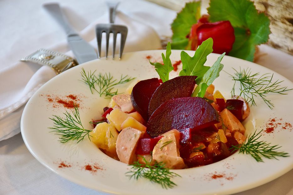 Ensalada roja con pollo . Gastronomia.com.uy