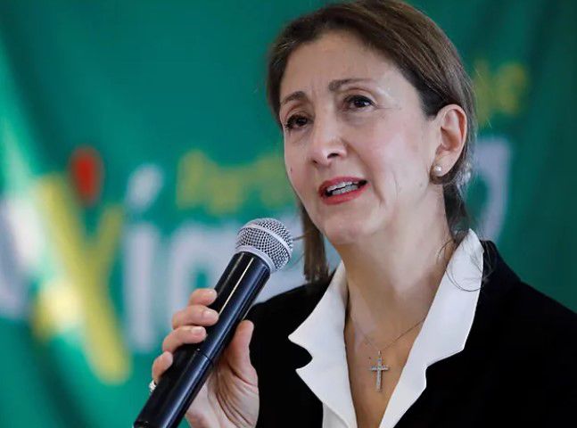 Íngrid Betancourt desata polémica al hablar de 