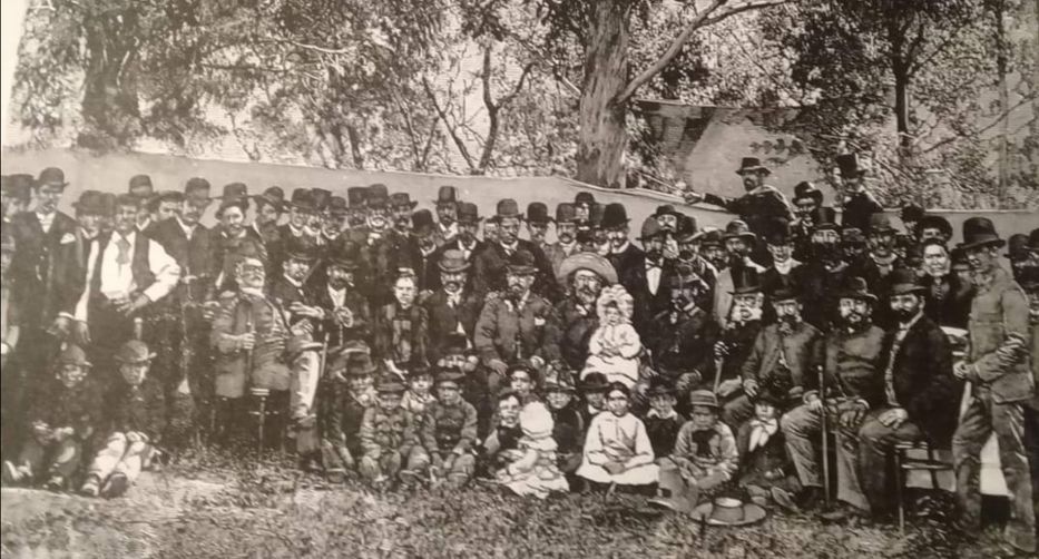 Inmigrantes portugueses en Montevideo disfrutan de un día de campo en 1887. Casa de Portugal