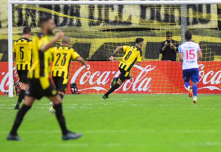 Peñarol 1-0 Nacional resumen y goles expulsiones video fecha 4