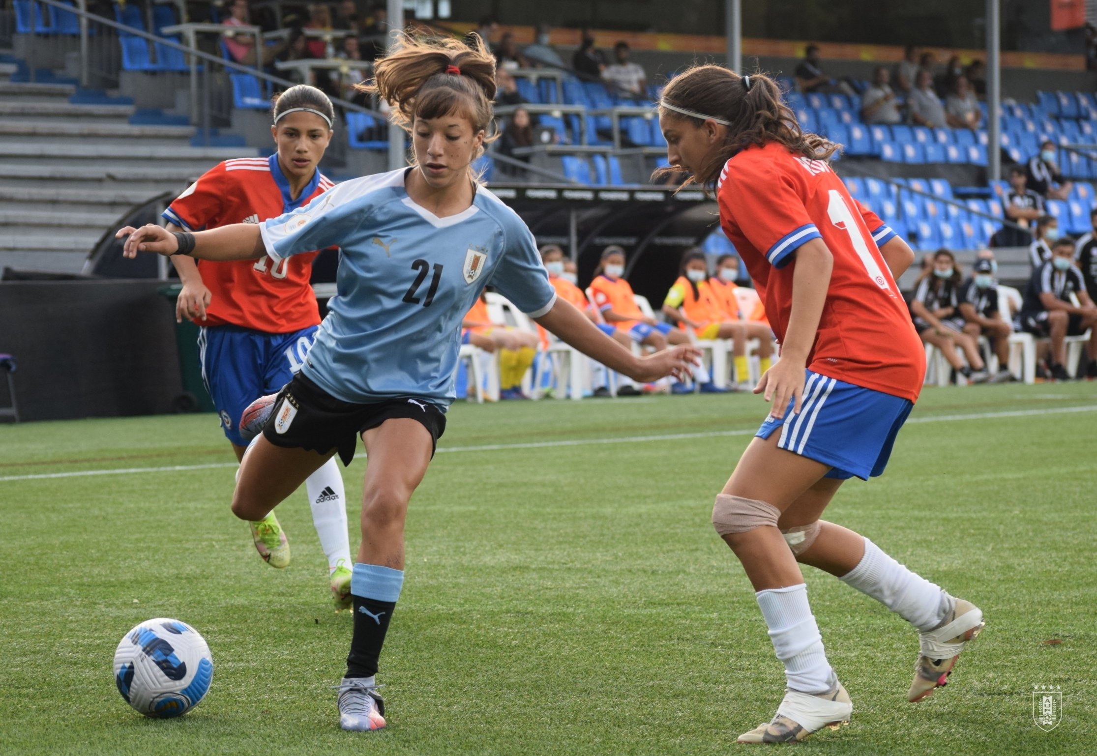 Qué debe ocurrir para que Uruguay clasifique al cuadrangular final en el  Sudamericano sub 17 femenino en el Charrúa?