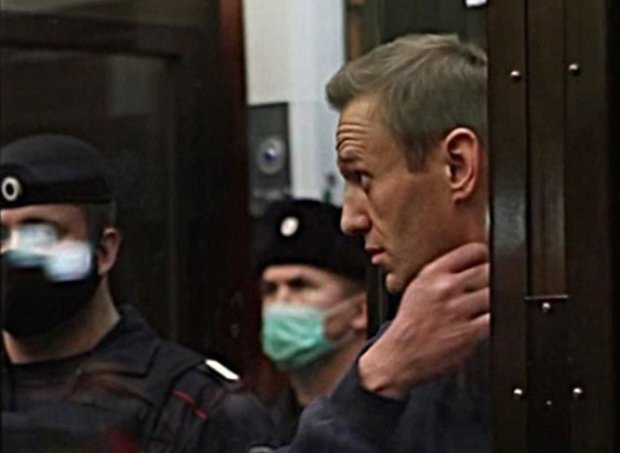 Desde Uruguay, un periodista ruso exiliado dice que la salud de Navalni preocupa “mucho”