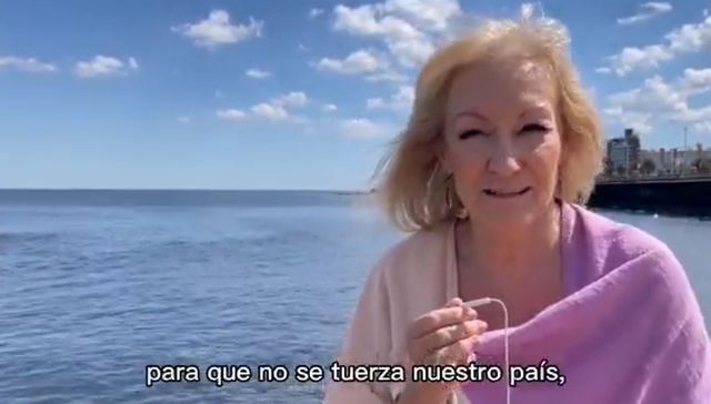 No dar el brazo a torcer