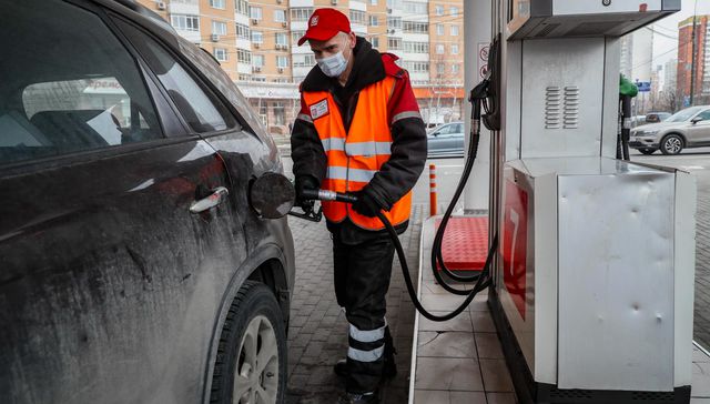 De rublos, grivnas, euros y dólares