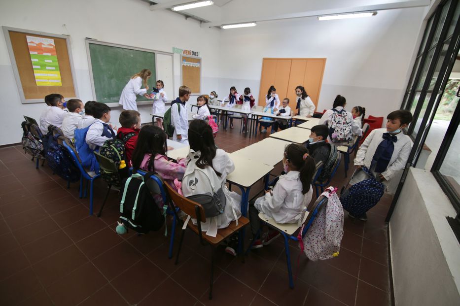 No, la Ley de Urgencia no quitó la obligatoriedad de la educación básica y superior