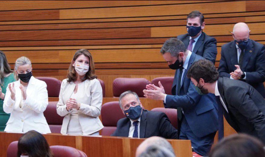 El ultraderechista VOX entra por primera vez en un gobierno regional español