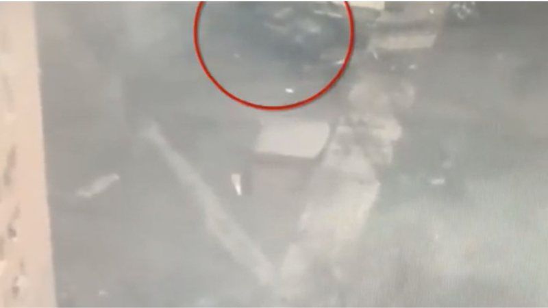 Ucrania: video muestra el momento en que un tanque cañonea a un transeúnte