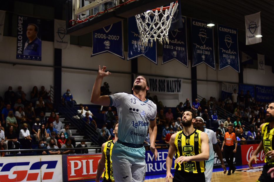 Más visitante que local