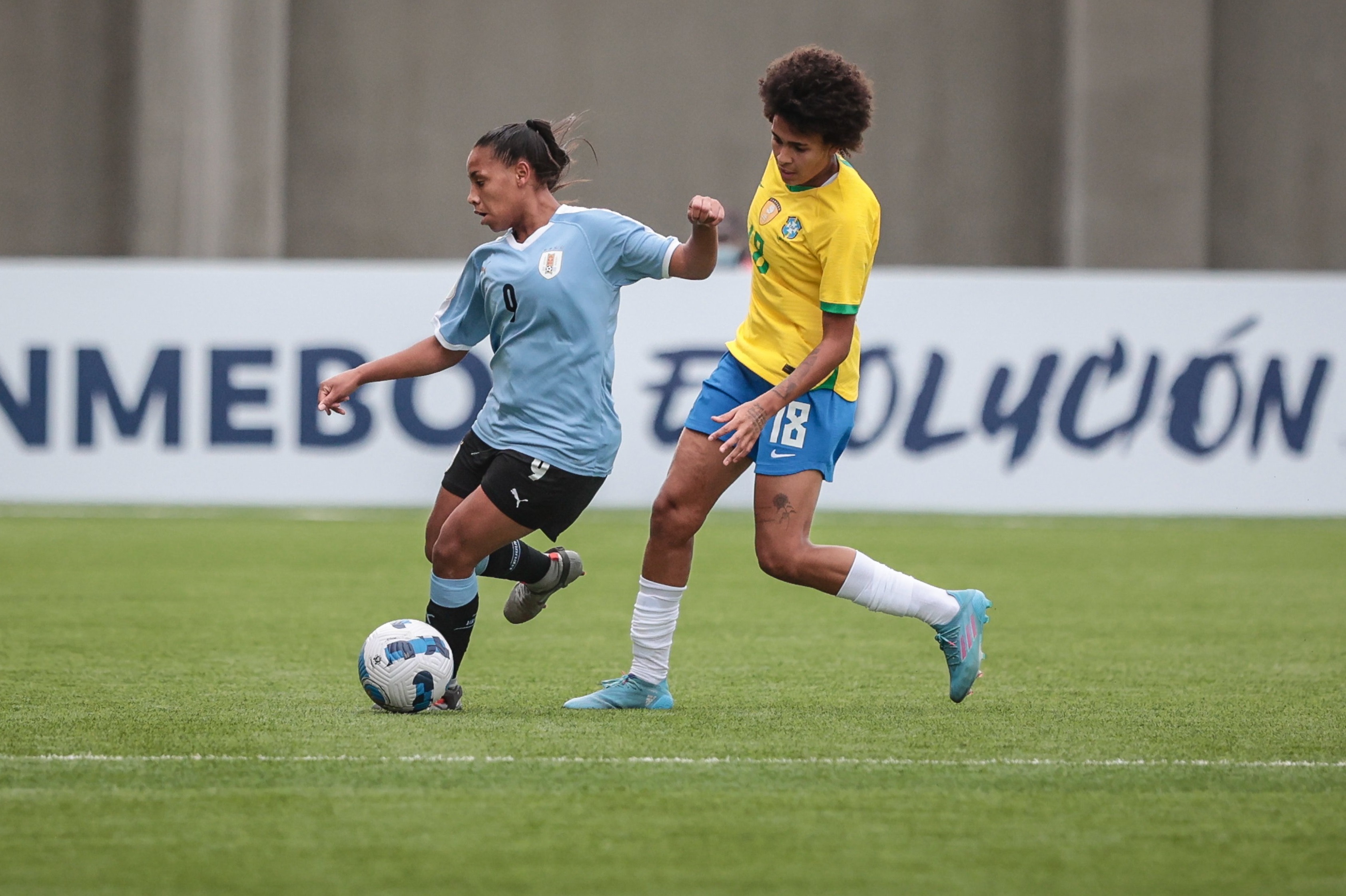 Fútbol femenino: Uruguay cayó 2-0 con Brasil en su debut en el Sudamericano  sub-20